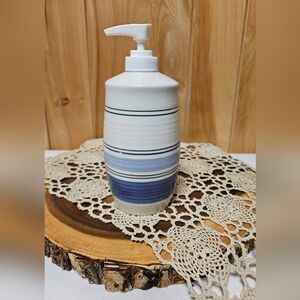Pfaltzgraff Rio Hand Soap Dispenser Pump Blue Cottage Core *READ DSC*